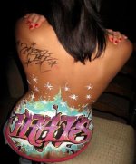 girls_with_graffiti_body_art_640_23.jpg