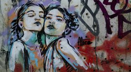 Graffiti__two_girls_054863_~01.jpg