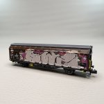 wagon-a-parois-coulissantes-hbbillns-avec-graffiti-sbb-ep-vi-hobbytrain-h24667-n-1160.jpg