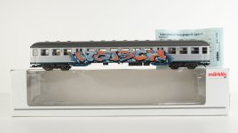 maerklin-h0-43805-nahverkehrswagen-silberling-2kl-mit-graffiti-db-1-kupplung-defekt.jpg