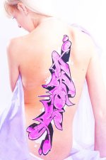 pin-up-graffiti-body-painting.jpg