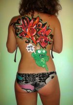 girls_with_graffiti_body_art_640_34.jpg