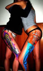 girls_with_graffiti_body_art_640_33.jpg