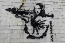 Banksy-Mona-Lisa-Bazooka.jpg